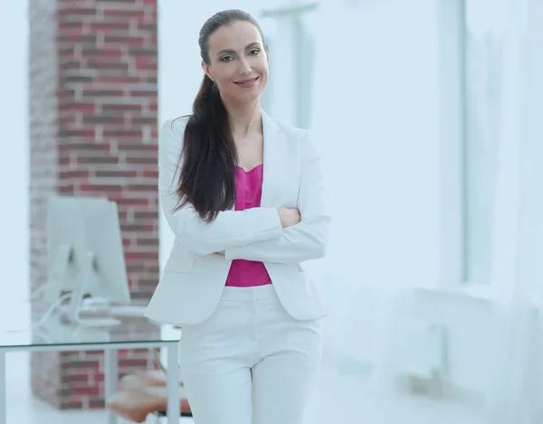 Portret van beginnende zakelijke vrouwen in kantoor — Stockfoto