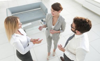 ofiste savunarak top.business ekibinden görüntülemek.