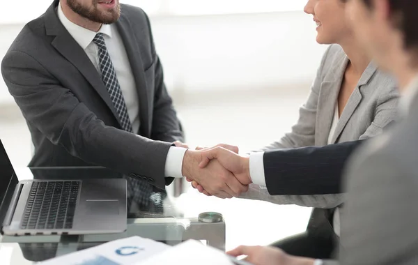Confident handshake of business partners — Stock Photo, Image
