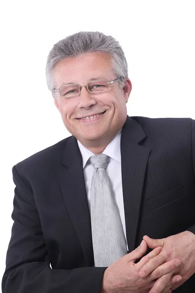 Retrato de un hombre de negocios sonriente de pie contra el blanco — Foto de Stock