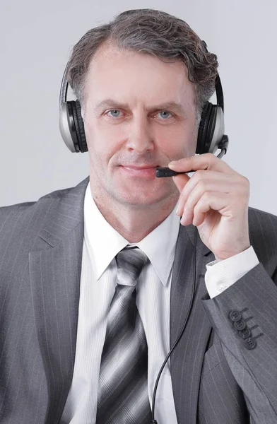 Nahaufnahme .Portrait eines selbstbewussten Mitarbeiter-Callcenters — Stockfoto