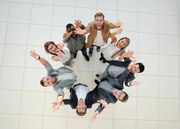 Top view.a grupo de jovens de sucesso — Fotografia de Stock