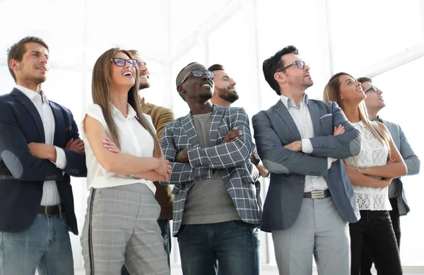 En pleno crecimiento.grupo de empleados exitosos —  Fotos de Stock