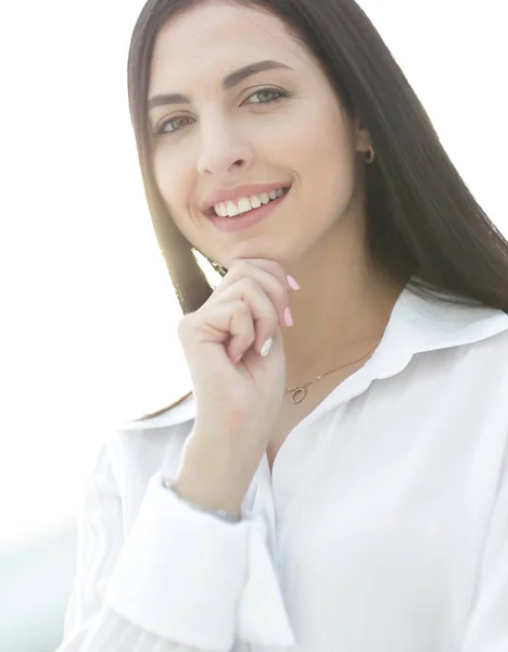 Close-up gezicht van de moderne succesvolle jonge vrouw — Stockfoto