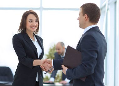 karşılıklı iş ortakları ofiste.