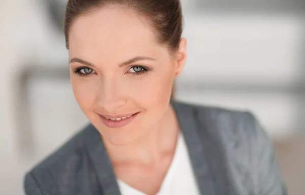 Retrato de una mujer exitosa. primer plano . — Foto de Stock