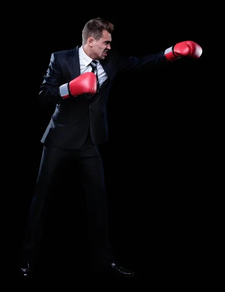 Бізнесмен в червоних боксерських рукавичках — стокове фото