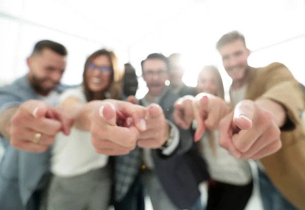 Gruppen av framgångsrika affärsmän som pekar på dig — Stockfoto