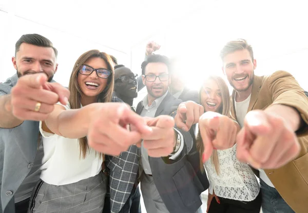 Gruppen av framgångsrika affärsmän som pekar på dig — Stockfoto