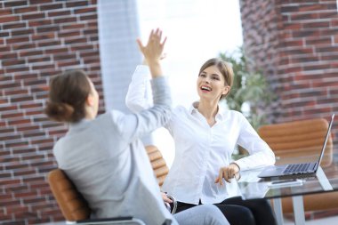 ekibinin iş sonuçları için mutlu