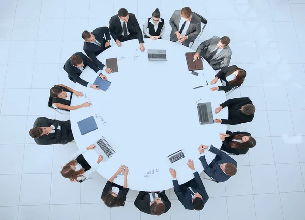 Vista a partir do top.meeting dos acionistas da empresa na rodada - mesa . — Fotografia de Stock