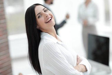 perspektif başarılı genç kadın ofiste