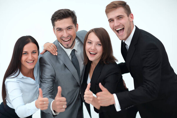 счастливая бизнес-команда, показывающая большой палец вверх.
