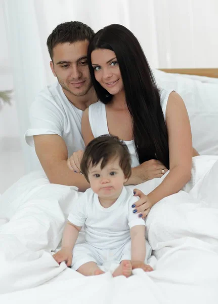 Familia con niños por la mañana . —  Fotos de Stock