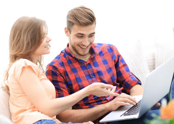 Young woman showing her boyfriends photo on the laptop. — Stock Photo, Image