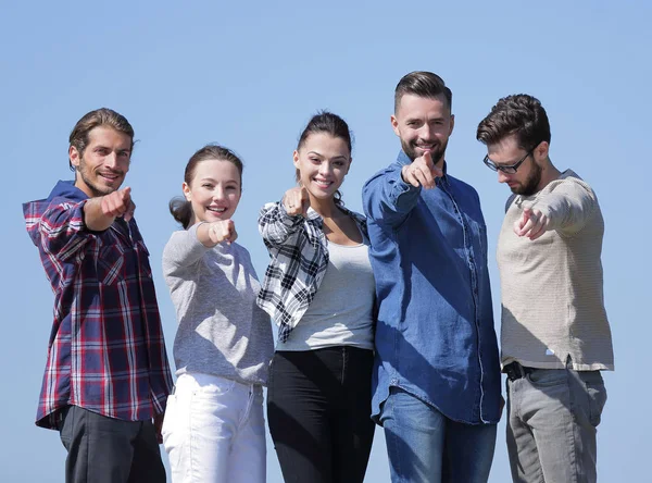 Självsäkra ungdomar visar händerna framåt — Stockfoto