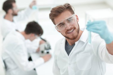 portre. kabı olan bilim adamı