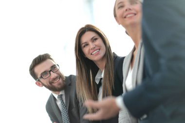 onların patron yakın up.successful çalışanları dinle