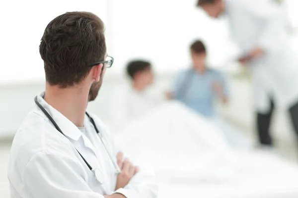 Blurred image of a patient in critical condition — Stock Photo, Image