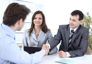 İş yerinde el sıkışma iş ortakları