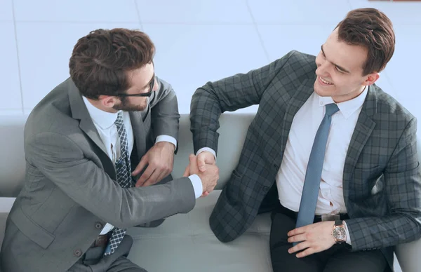 yakın çekim. el sıkışma Mali ortaklar