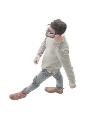 ciddi genç adam önde gidiyor. Perspektif kavramı.