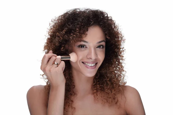 Beautiful young woman with a make-up brush. — Stock Photo, Image