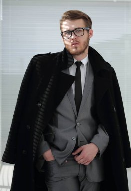 siyah ceket ciddi işadamı portresi