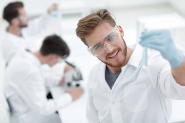 portre. kabı olan bilim adamı