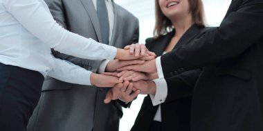 başarılı iş ekibi ile birlikte ellerini katlanmış