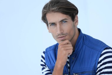 insanlar kavramı - ciddi genç adam