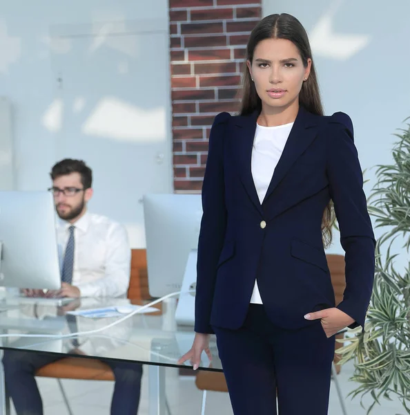 Donna Responsabile sul posto di lavoro — Foto Stock