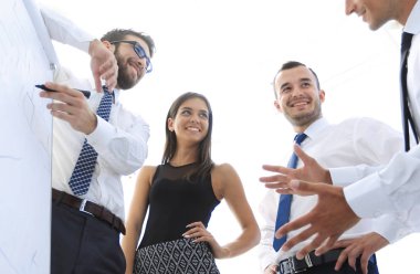 yeni bir sunu tartışırken iş takım