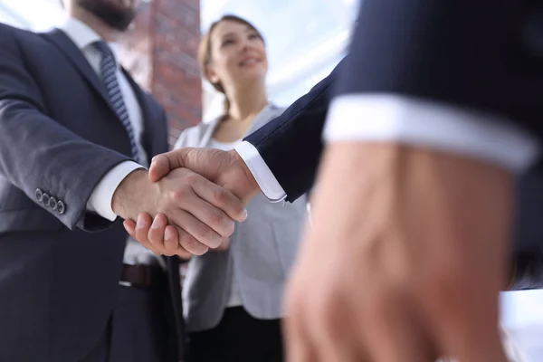 Friendly handshake of business people. — Stock Photo, Image