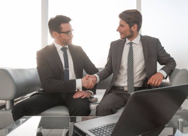 karşılıklı iş Merkezi'ndeki toplantıda iş ortakları