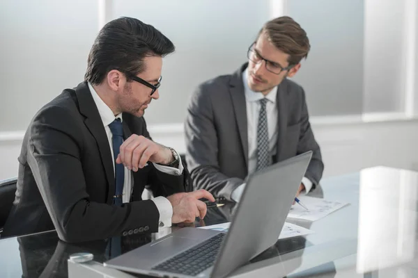 Two businessmen discussing at office during business meeting — Stock Photo, Image