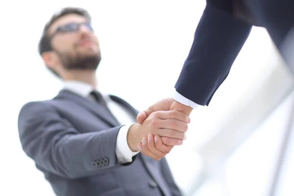 Handshake closeup of businesswoman and businessman. — Stock Photo, Image