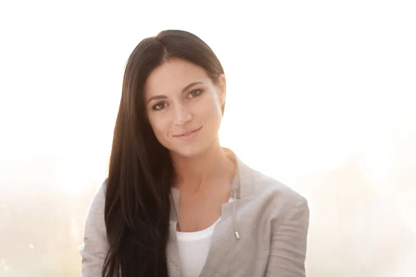 Close-up. O rosto de uma jovem mulher feliz . — Fotografia de Stock