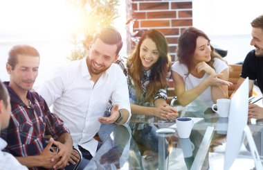 mevcut sorunların tartışılması gülümseyen