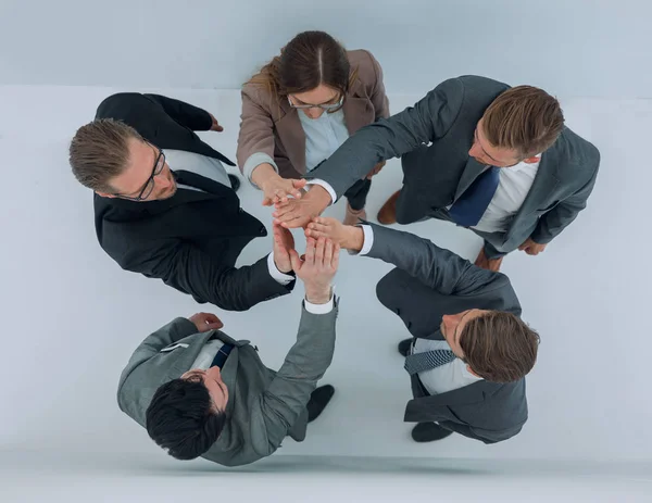 Top-Ansicht. Das Business-Team gibt einander eine hohe Fünf — Stockfoto