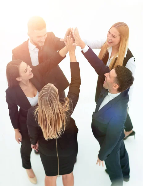 Grupp av affärsmän visar sin framgång, händerna knäppta tillsammans. — Stockfoto
