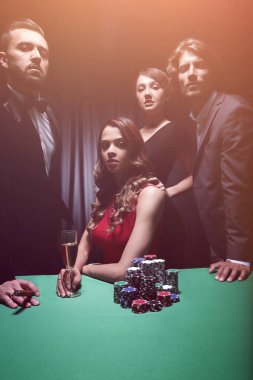 Eğlenceli bir poker şirket her konuda bahis.