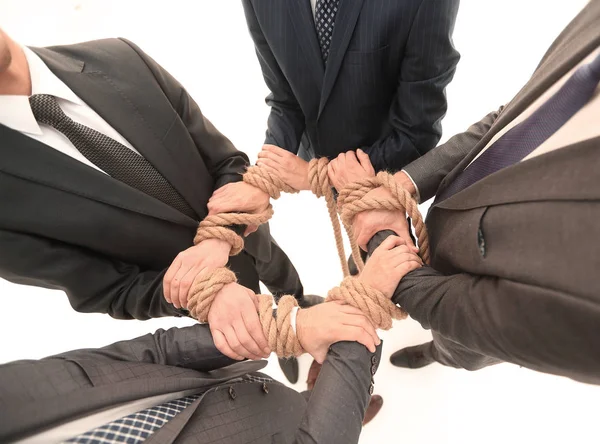 Primer plano. Equipo de negocios unificado, atado una cuerda fuerte . —  Fotos de Stock