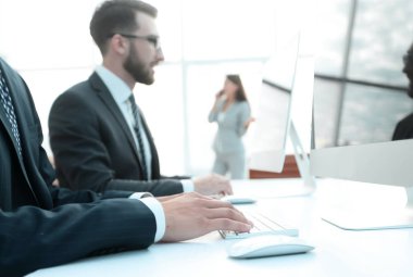 Bilgisayarlarda çalışan işçilerin