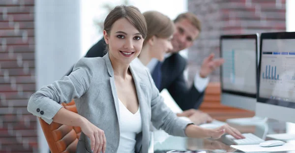 Ritratto di donne d'affari di successo sul posto di lavoro — Foto Stock