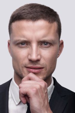 Başarılı bir adamın yakın plan yüzü.