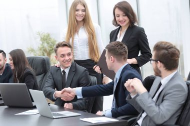 Masa başında karşılıklı iş ortakları