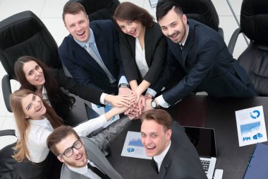 iş takım birlikte masada sıktı elleri ile