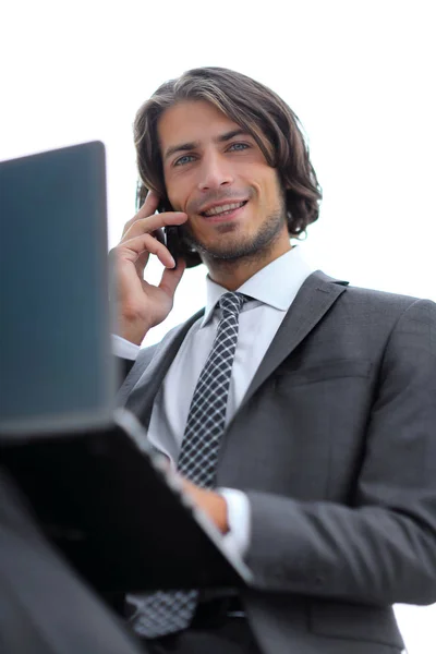 Closeup.successful işadamı cep telefonunuzda konuşuyor — Stok fotoğraf