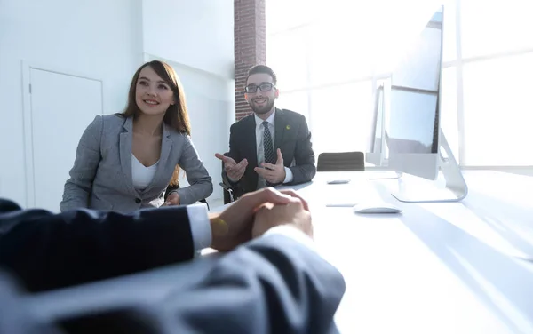 Fondo de negocios. equipo de negocios en el taller — Foto de Stock